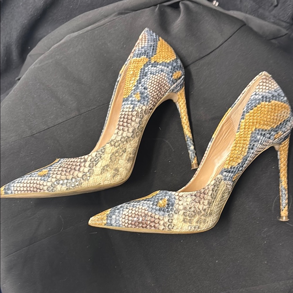 Steve Madden Yellow and Blue Heels